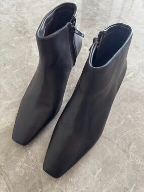 The Row Dark Brown Leather Ankle Boots Square Toe Heel EU 39 / US 8.5 Like New